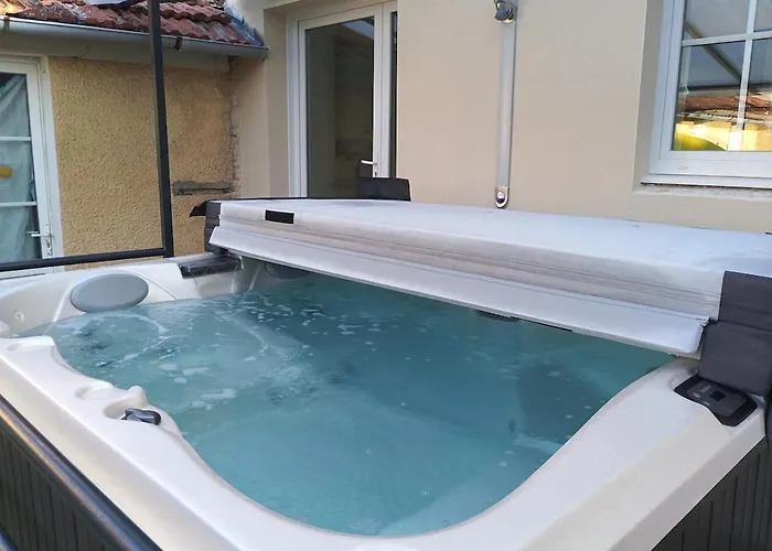 Maison Avec Jacuzzi Paisible Et Ferienhaus