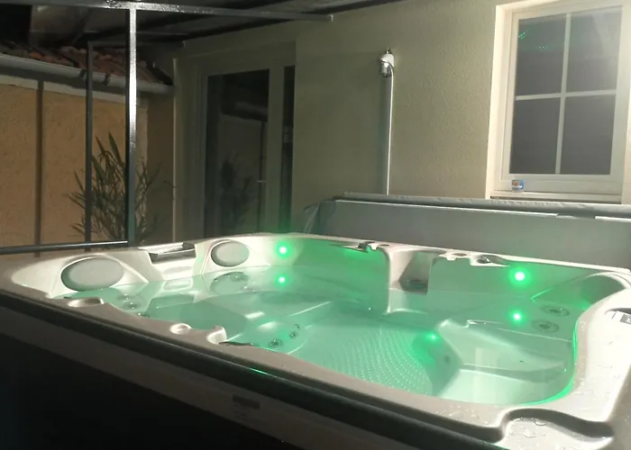 Maison Avec Jacuzzi Paisible Et Ferienhaus Jard-sur-Mer