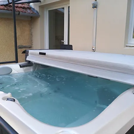 Maison Avec Jacuzzi Paisible Et Holiday home *