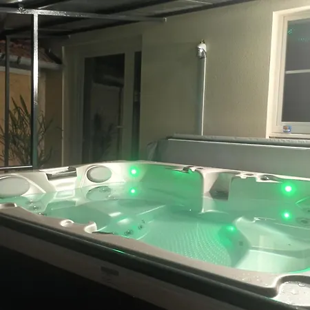 Maison Avec Jacuzzi Paisible Et Semesterbostad Jard-sur-Mer