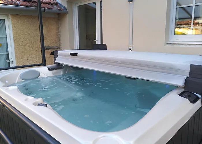 Maison Avec Jacuzzi Paisible Et Holiday home *