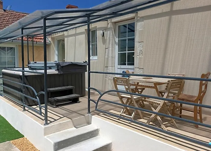 Prázdninový dům Maison Avec Jacuzzi Paisible Et